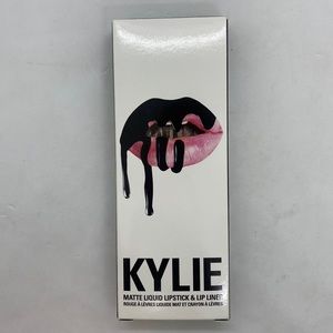 Kylie Matte Liquid Lipstick and Lip Liner Dead of the Knight (products included)